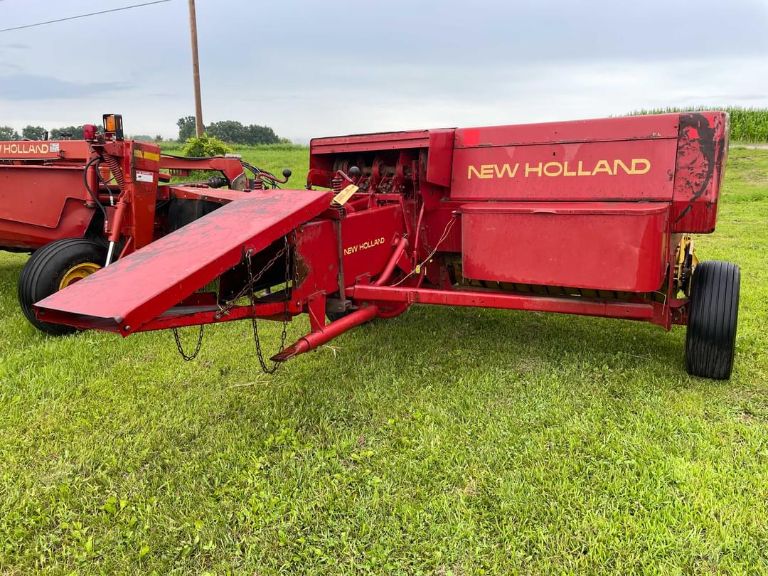 Image of New Holland Hayliner 276 Primary image