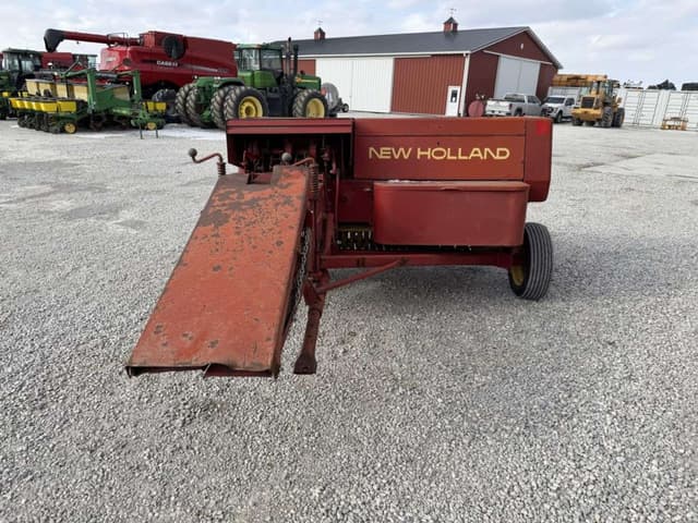 Image of New Holland 276 equipment image 4