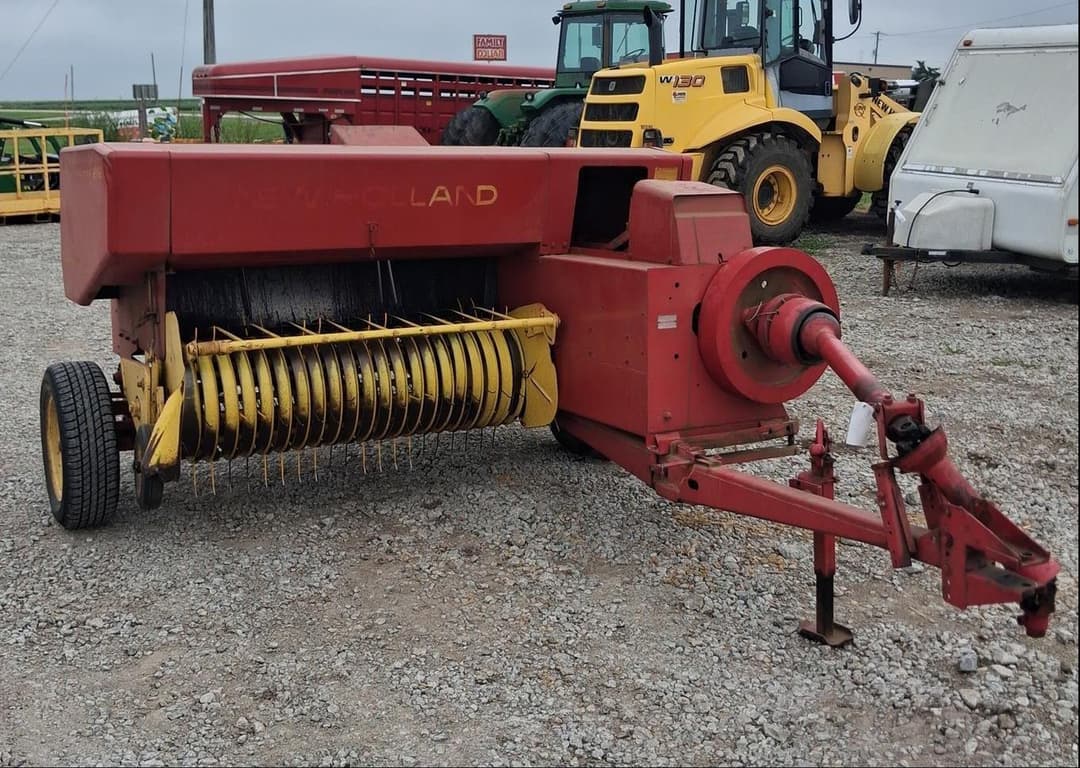 Image of New Holland Hayliner 276 Primary image