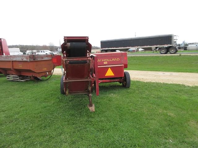 Image of New Holland 276 equipment image 2