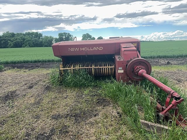 Image of New Holland 278 equipment image 3