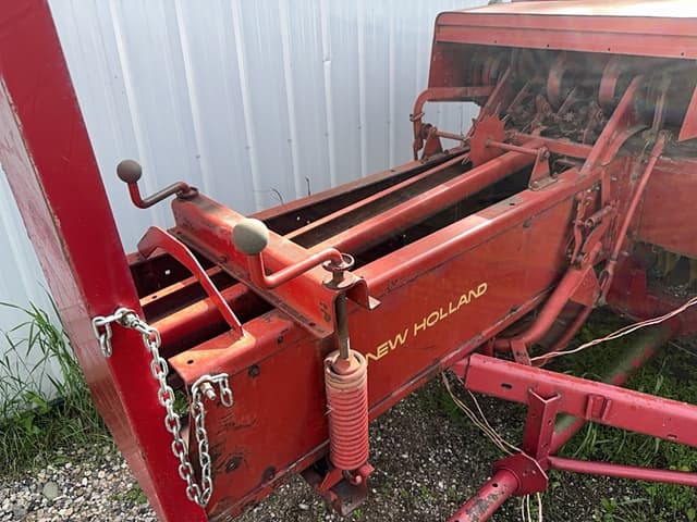Image of New Holland 278 equipment image 4
