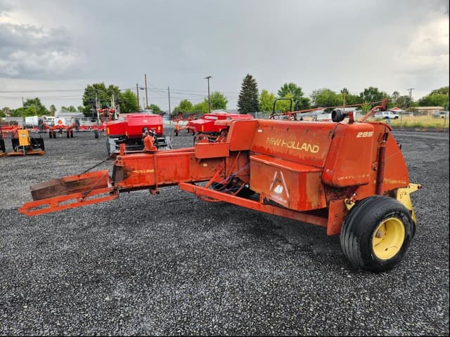 Image of New Holland 285 equipment image 2