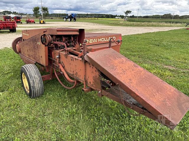 Image of New Holland Hayliner 310 equipment image 2