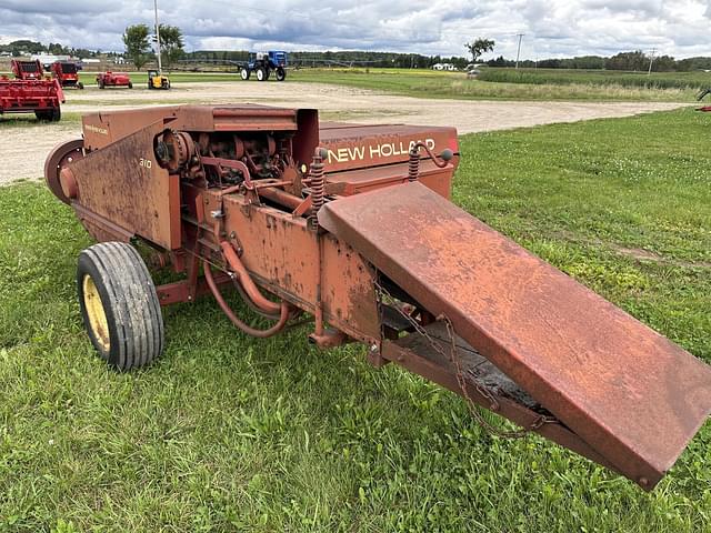 Image of New Holland Hayliner 310 equipment image 2