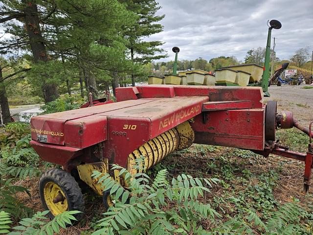 Image of New Holland Hayliner 310 equipment image 4