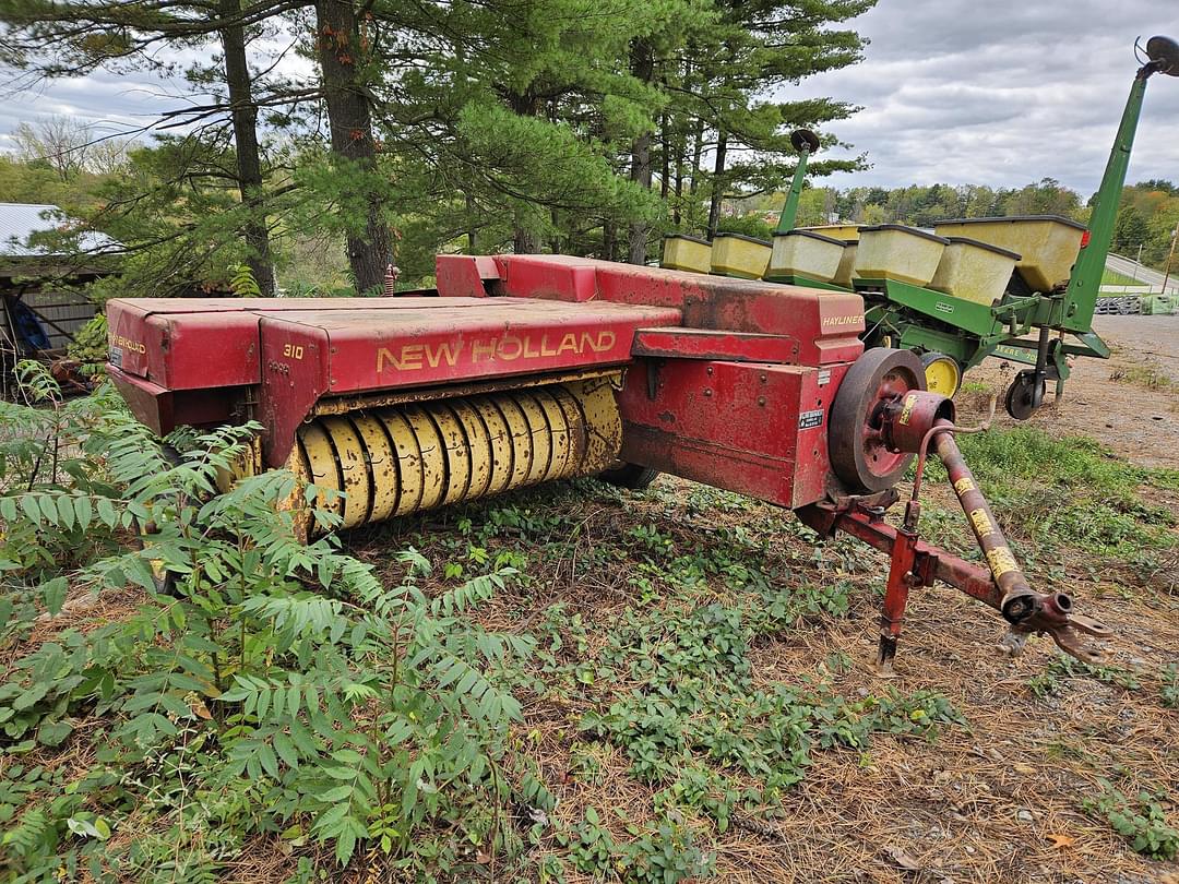 Image of New Holland Hayliner 310 Primary image