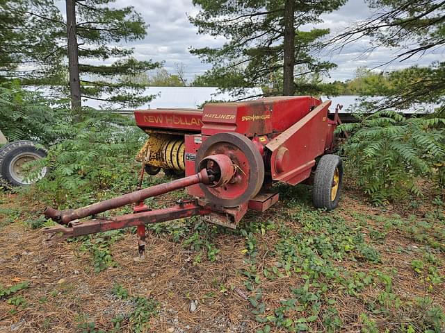 Image of New Holland Hayliner 310 equipment image 2