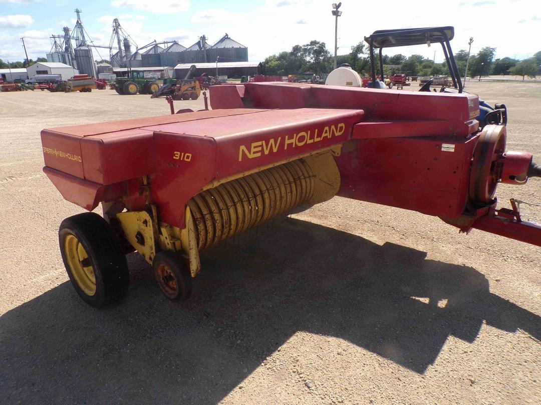 Image of New Holland Hayliner 310 Primary image