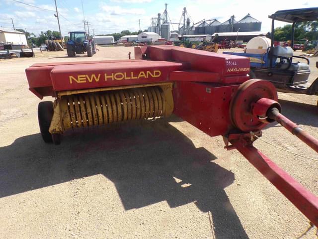 Image of New Holland Hayliner 310 equipment image 2