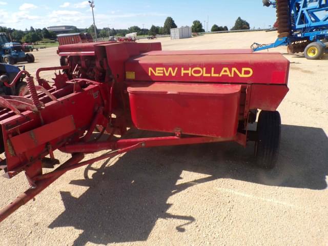 Image of New Holland Hayliner 310 equipment image 4