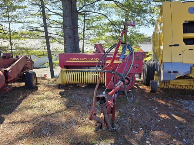 Image of New Holland Hayliner 311 equipment image 3
