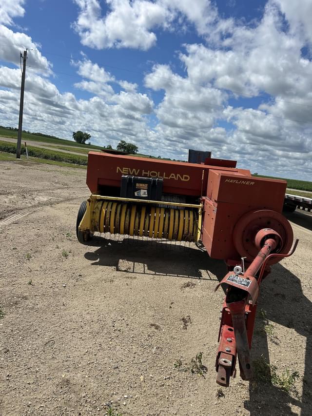 Image of New Holland Hayliner 311 equipment image 1