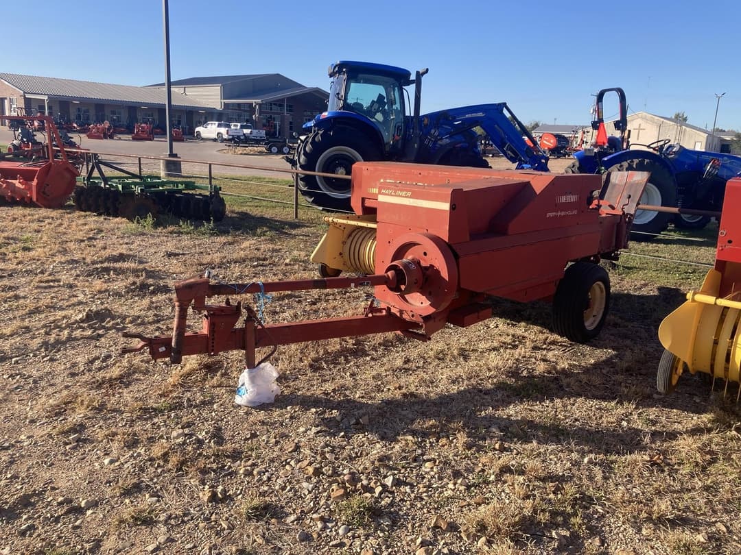 Image of New Holland Hayliner 311 Image 0