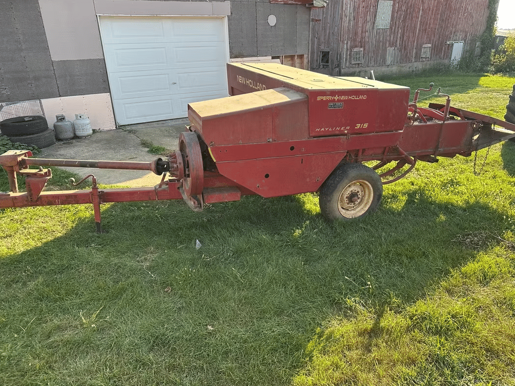 Image of New Holland Hayliner 315 Image 0