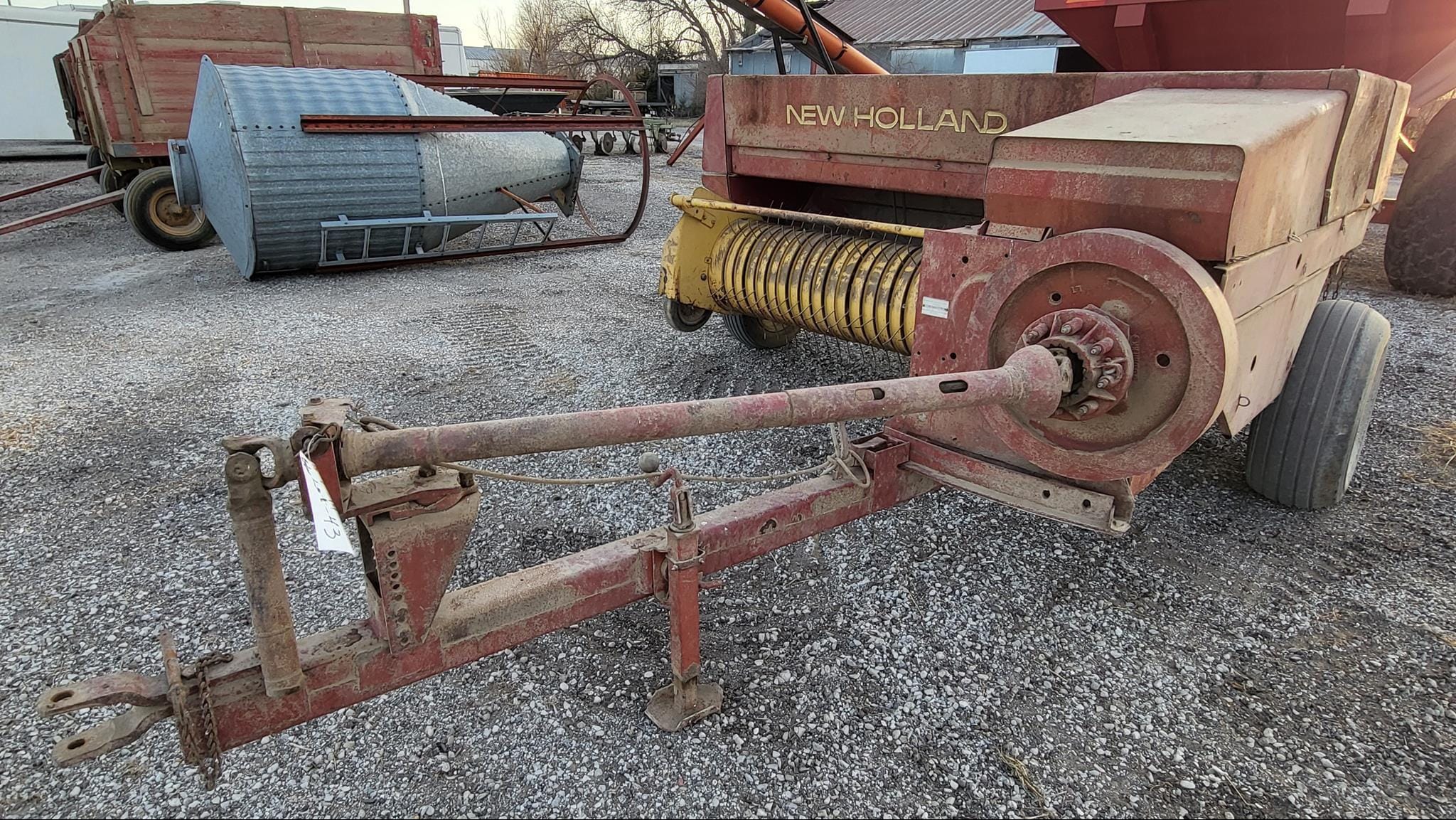 New Holland Hayliner 315 Equipment Image0