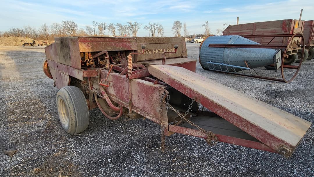 Image of New Holland Hayliner 315 Image 1