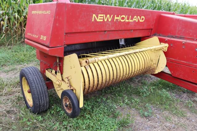 Image of New Holland Hayliner 315 equipment image 4