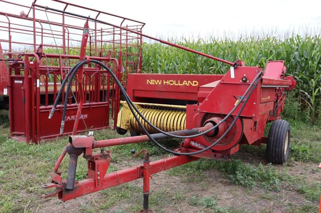 Image of New Holland Hayliner 315 equipment image 2