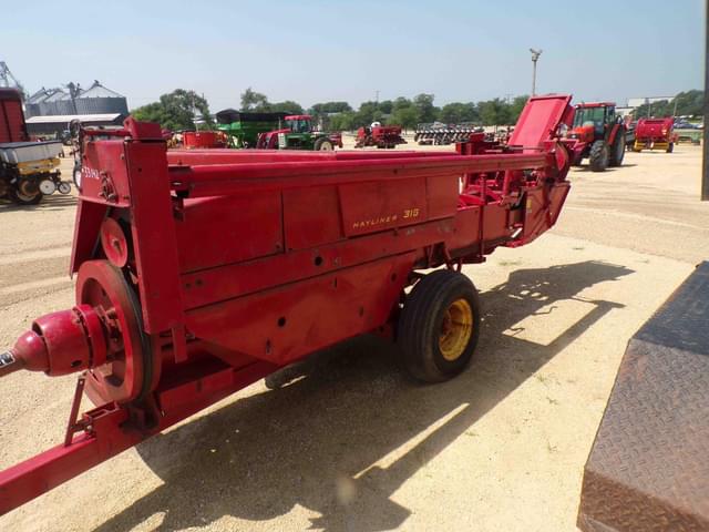 Image of New Holland Hayliner 315 equipment image 2