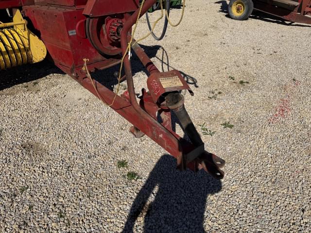 Image of New Holland Hayliner 315 equipment image 2