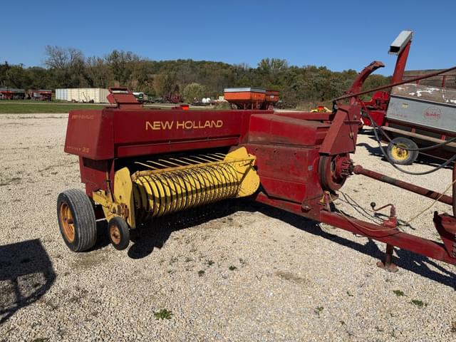 Image of New Holland Hayliner 315 equipment image 1