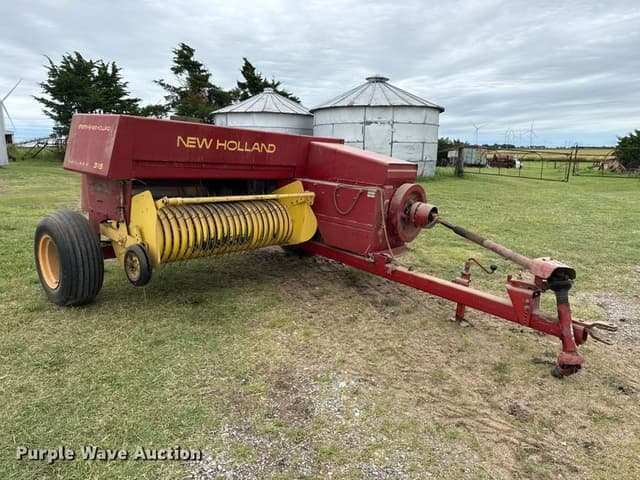 Image of New Holland Hayliner 315 equipment image 2