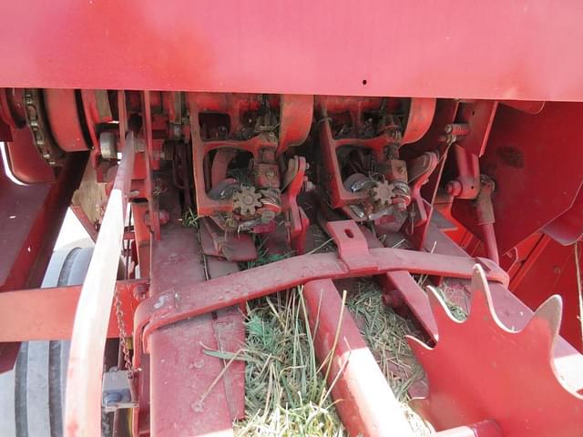 Image of New Holland 316 equipment image 4