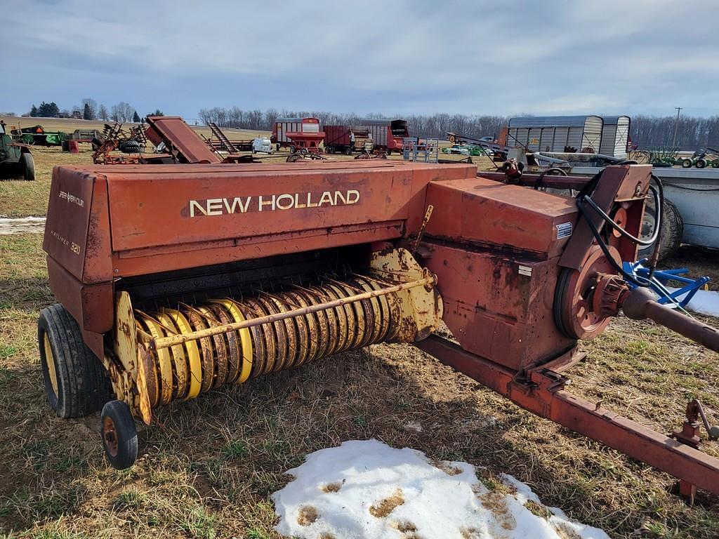 Image of New Holland Hayliner 320 Primary image