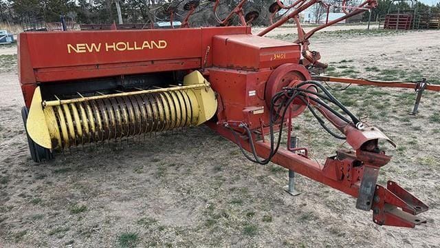 New Holland Hayliner 320 Equipment Image0