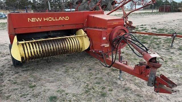 Image of New Holland Hayliner 320 Primary image
