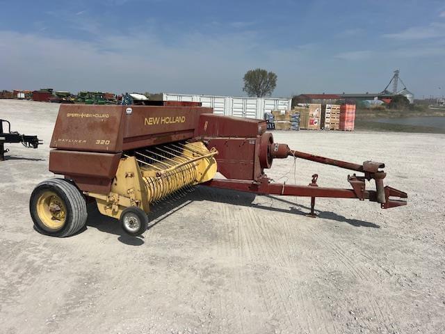 Image of New Holland Hayliner 320 equipment image 1