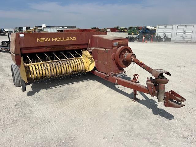 Image of New Holland Hayliner 320 Primary image