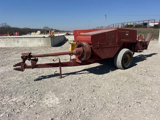 Image of New Holland 425 equipment image 1