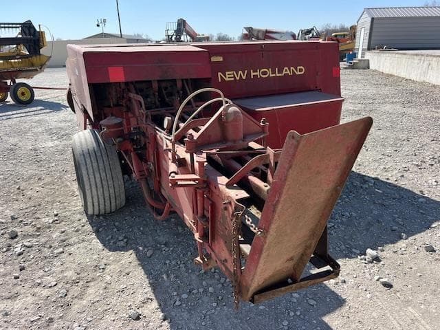Image of New Holland 425 equipment image 4