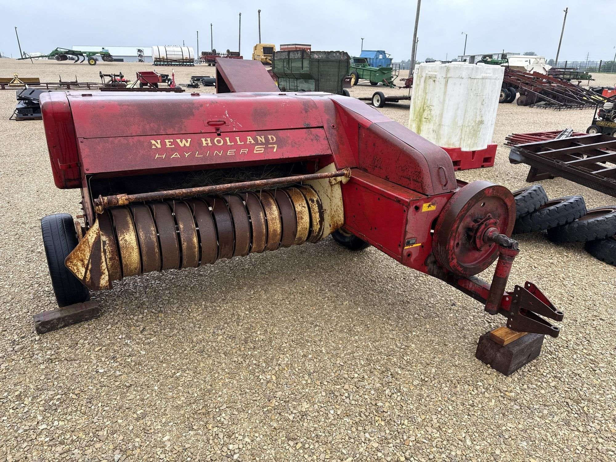 New Holland Hayliner 67 Equipment Image0