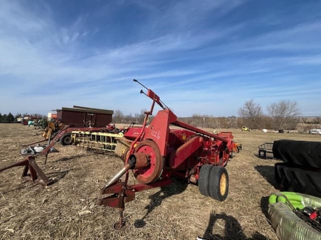 Image of New Holland Hayliner 67 equipment image 1