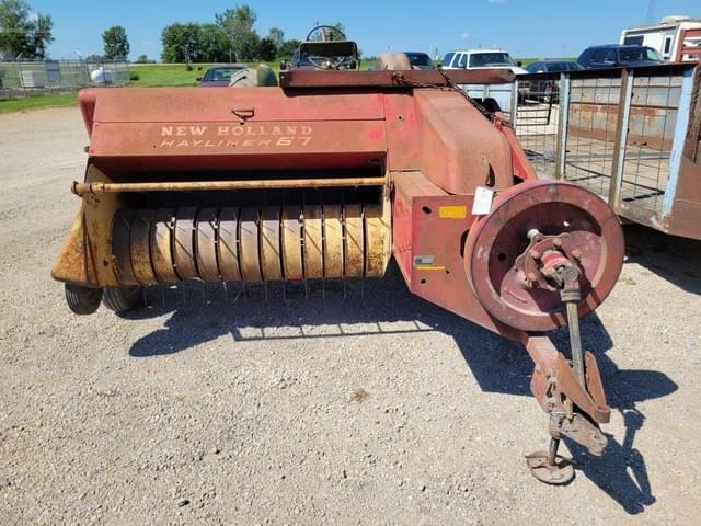 Image of New Holland Hayliner 67 equipment image 1