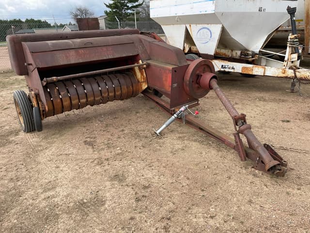 Image of New Holland Hayliner 68 equipment image 2