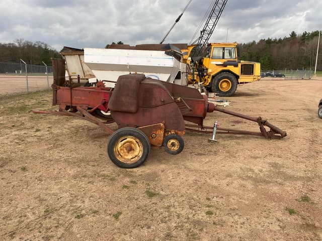 Image of New Holland Hayliner 68 equipment image 3