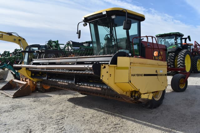 Image of New Holland HW320 equipment image 2