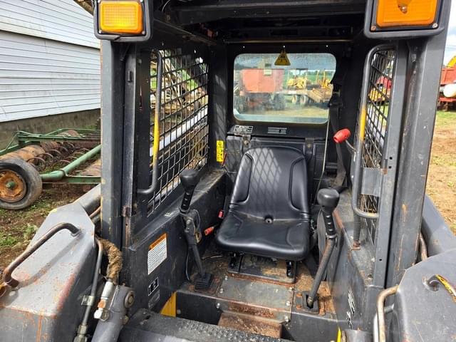 Image of New Holland L160 equipment image 4