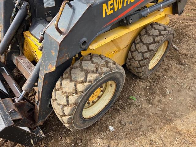 Image of New Holland L160 equipment image 2
