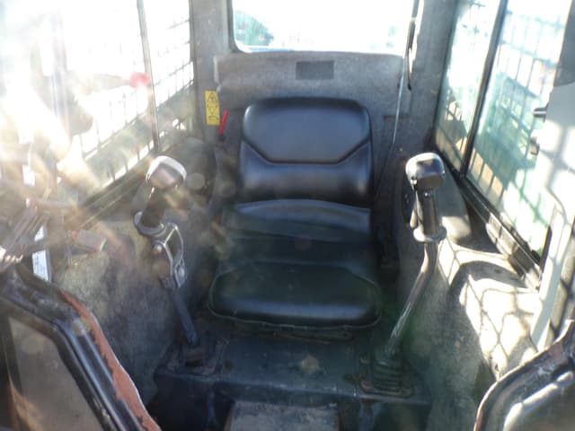 Image of New Holland L170 equipment image 3