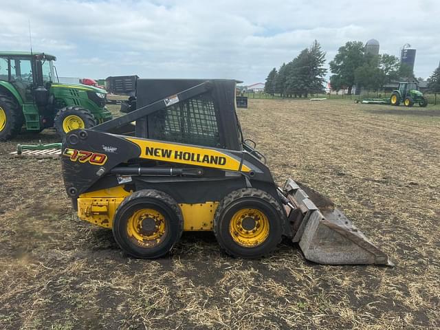Image of New Holland L170 equipment image 3