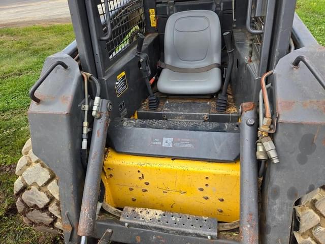 Image of New Holland L170 equipment image 3