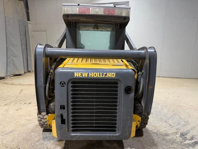 Image of New Holland L175 equipment image 3