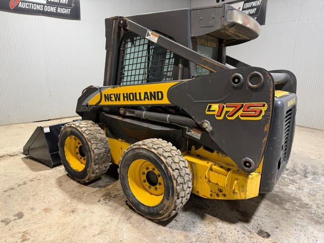 Image of New Holland L175 equipment image 2