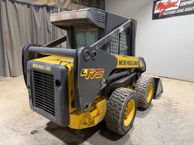 Image of New Holland L175 equipment image 4