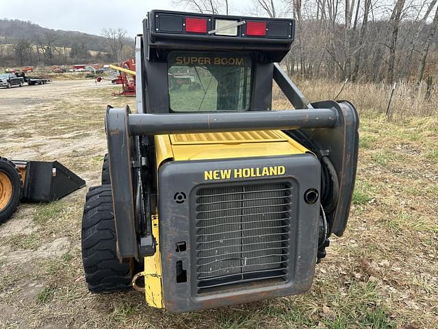 Image of New Holland L175 equipment image 4